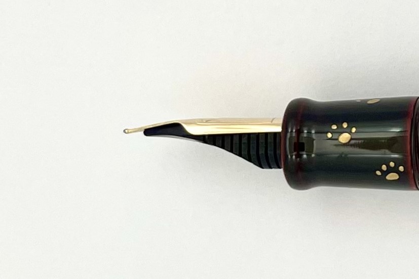 NakayaPiccoloCigarKuroTamenuriwith6PawsFountainPen_M